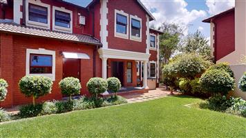 Elegant Family Living in The Seasons, Rynfield