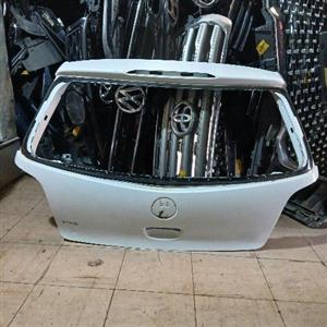 polo vivo tailgate 
