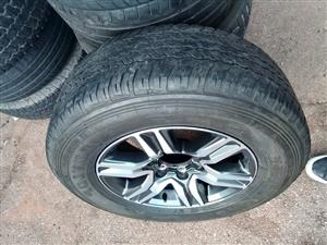 17inch Toyota Hilux/Fortuner original mag with used 265/65/17 tyre to use for spare 