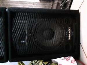 Phonic 408 mixer + 2 10' Speakers/Monitors