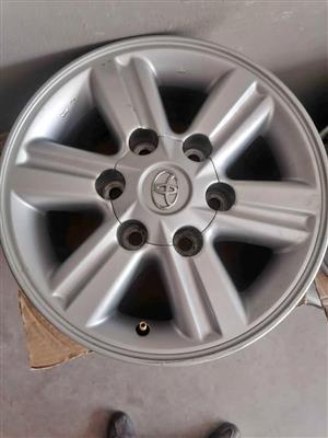 Toyota Hilux 15inch Mag Rims (WITH WHEEL CAPS)