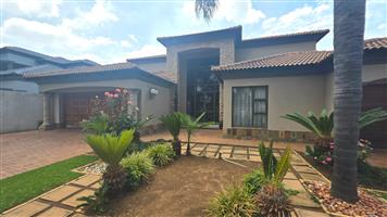 Stunning freehold home in desirable Beyers Park - your dream home awaits!