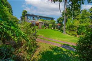 Exceptional Entertainer’s Home Bordering Kloof & Dal Nature Reserve