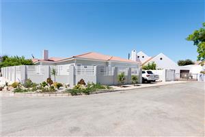 Modern family home in the heart of Port Owen