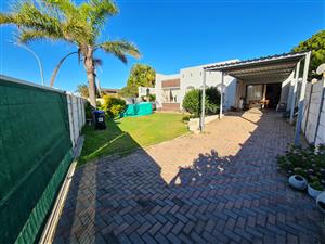 Convenient Location close to Lagoon and Beach in Aston Bay, Jeffreys Bay