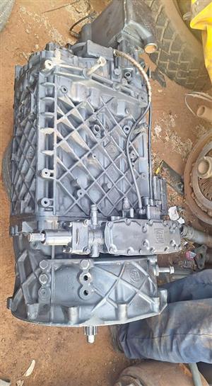 Truck and bus gearboxes,diffs,Propshafts available