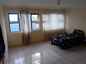 room available in a flat to share