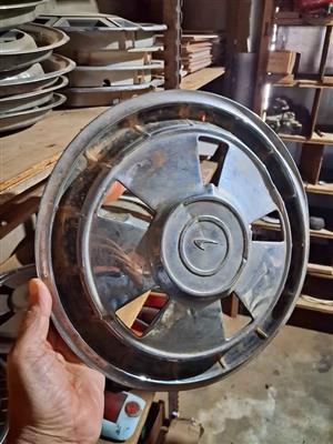 Datsun 1600 SSS, 1972 / 73, wheel cap