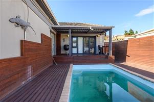 5 Bedroom home for sale in Uitenhage with a Flatlet