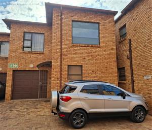 Townhouse Rental Monthly in Florentia