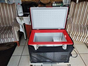 60l Snomaster fridge / freezer 230 / 12v immaculate.