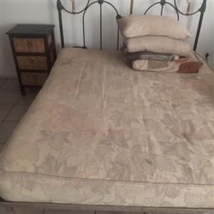 Second hand double bed with old mattess