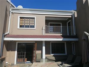 lovely 2,5 bedroom apartment on the shores of the vaal river in Vereeniging 
