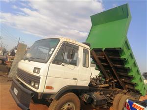 Nissan cm 12 tipper truck with ade 352 engine for sale