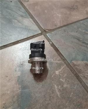 2.8 Jeep Cherokee KJ Fuel Rail Sensor