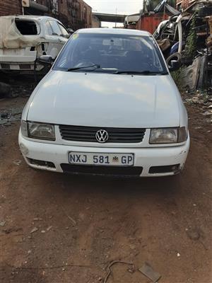 Stripping VW POLO PLAYA 2000 for SPARES