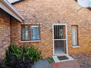 3 Bedroom Townhouse for Sale in Vanderbijlpark SE3