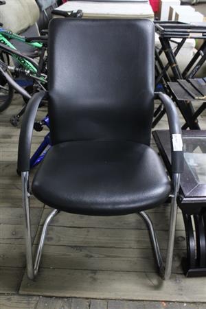 BLACK OFFICE CHAIR(S067279M)