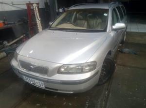 VOLVO V70 STRIPPING FOR SPARE PARTS