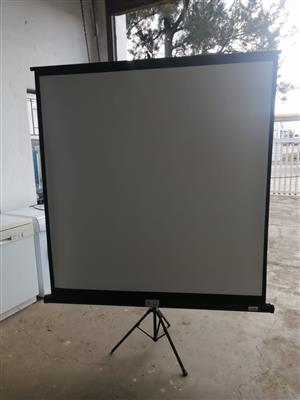Parrot Projector Screen With Adjustable Tripod Stand 1470x1470