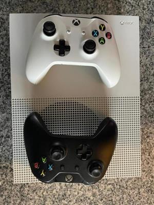 Xbox One S 1TB and 2 Controllers and 4 Games 