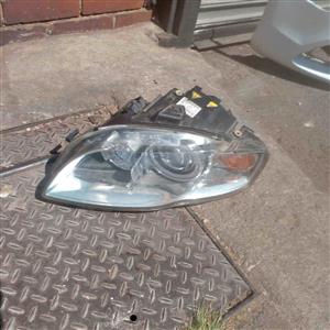 AUDI B7 LEFT SIDE HEADLIGHT
