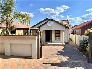 House For Sale in Soshanguve VV