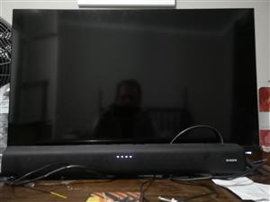 Dixon 32inch smart tv and soundbar