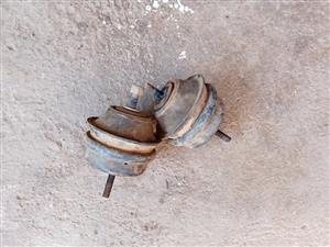 Ford sapphire engine mountings 