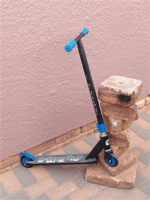 New Osbozz Torq Chaotic Scooter Black and Blue.