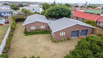 Inviting Home in Stilbaai’s Popular Harbour Area