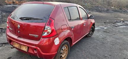 Renault sandero stripping for spare clean parts