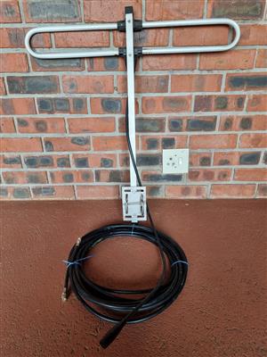 Base station radio antenna