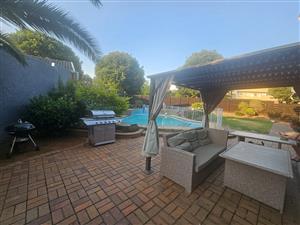 Stunning 6 Bedroom Home with Eco-Friendly Features!