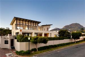 Exquisite Modern Residence in Briza