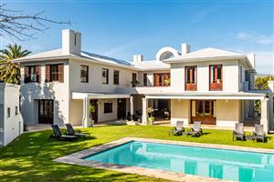 Guest House For Sale in Constantia