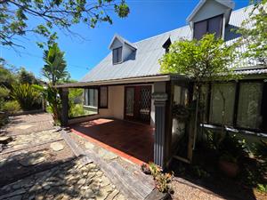 Welcome to your Sedgefield Sanctuary: Idyllic Gardens,lake views and endless potential!