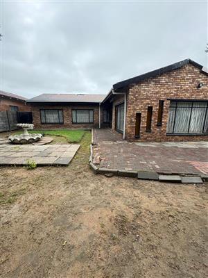 House for sale close to CBD \ Inverstors
