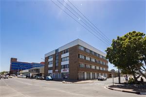 Beautiful 2 Bedroom Apartment for Sale in McIntyre Place, Parow Central