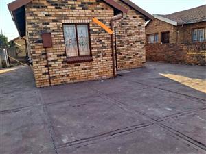 2 bedroom house for rental Soshanguve FF