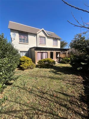 Townhouse For Sale in Willow Glen