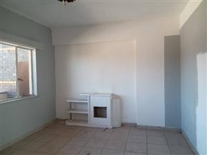  Spacious Bachelor Apartment to Let in Rosettenville Johannesburg 