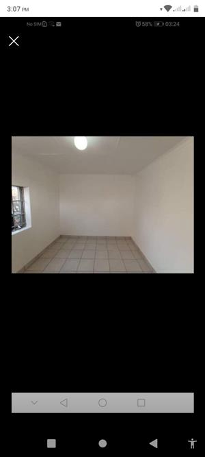 Big garage size room with separate kitchen and shower for hire Soweto 