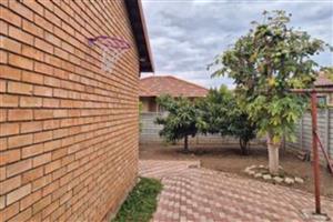 House For Sale in Ivy Park