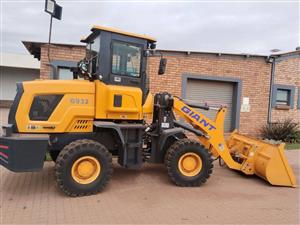 GIANT FRONT END LOADER
