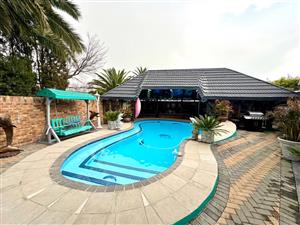 Spacious Family Home with Modern Comforts, Flatlet, Outdoor entertainment area for sale in Secunda