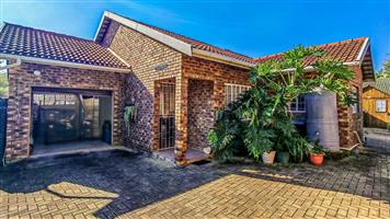 Effortless Living with Solar Convenience and a Splash Pool