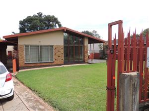 Large House with 4 Bedroom - 3 Garage - Borehole - Witfield Boksburg