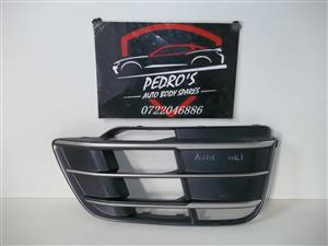 Audi Q5 right air guide grille