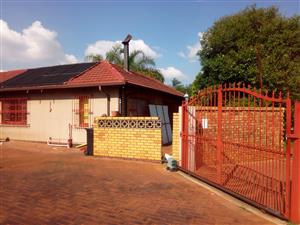 Charming Guesthouse / B&B In Van Riebeeck park for Sale 